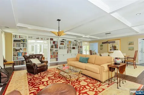 1 Hickory Lane Roseland NJ 07068