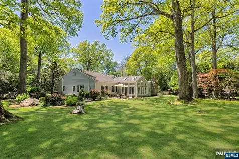 1 Hickory Lane Roseland NJ 07068