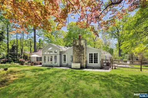 1 Hickory Lane Roseland NJ 07068