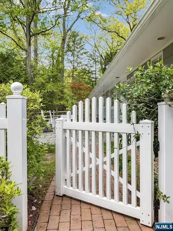 1 Hickory Lane Roseland NJ 07068