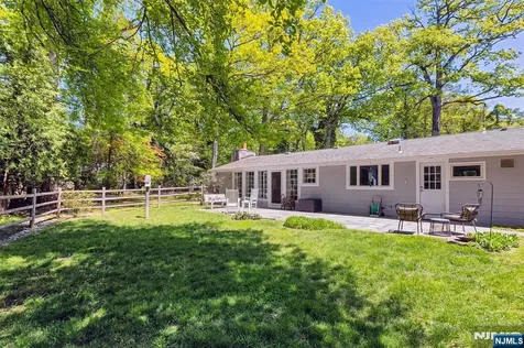 1 Hickory Lane Roseland NJ 07068
