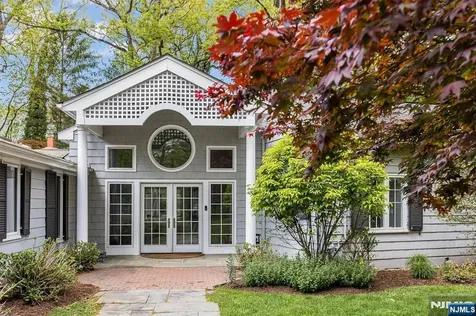 1 Hickory Lane Roseland NJ 07068