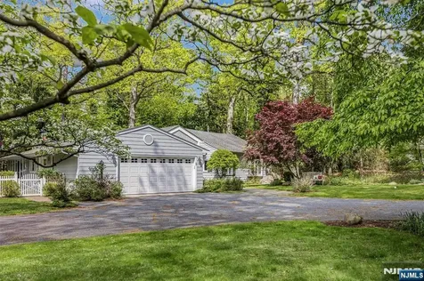 1 Hickory Lane Roseland NJ 07068