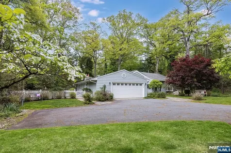 1 Hickory Lane Roseland NJ 07068