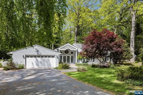 1 Hickory Lane Roseland NJ 07068