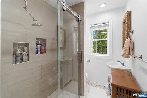 475 Albert Place New Milford NJ 07646