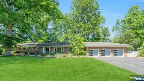 130 Pearl Brook Drive Clifton NJ 07013