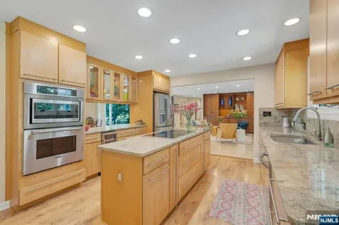 130 Pearl Brook Drive Clifton NJ 07013