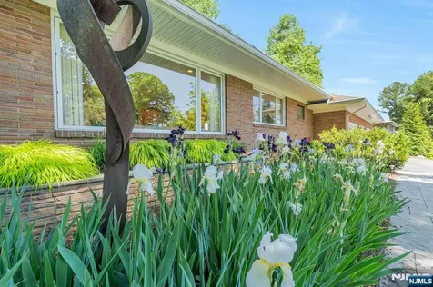 130 Pearl Brook Drive Clifton NJ 07013