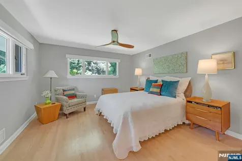 130 Pearl Brook Drive Clifton NJ 07013