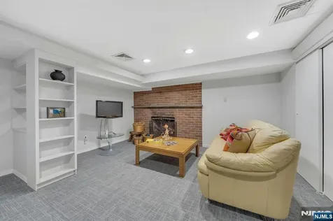 130 Pearl Brook Drive Clifton NJ 07013