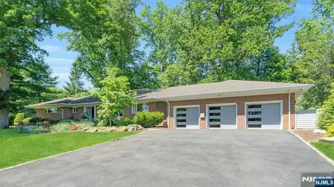 130 Pearl Brook Drive Clifton NJ 07013