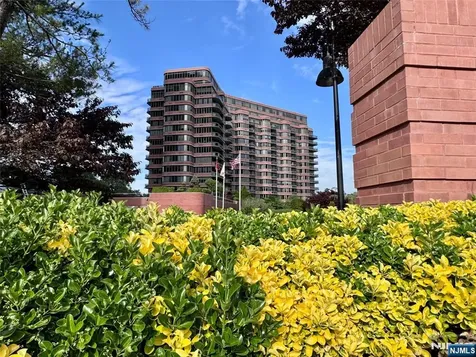 100 Carlyle Cliffside Park NJ 07010