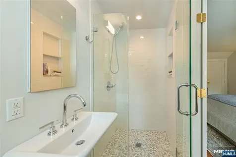 487 Highland Avenue Montclair NJ 07043
