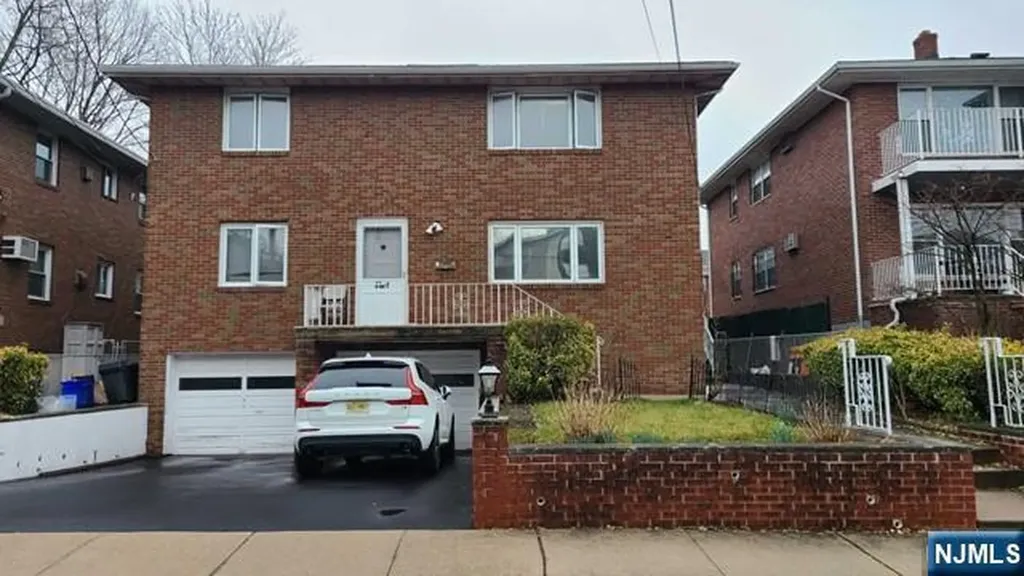 2152 South Street Fort Lee NJ 07024