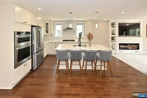 119 Lenox Avenue New Milford NJ 07646