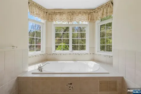 17 Constitution Avenue Roxbury Township NJ 07876