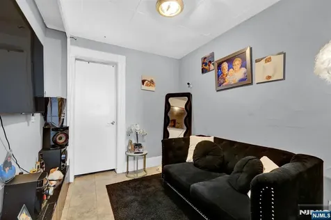 513 11th Street Union City NJ 07087