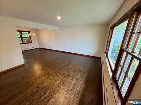 54 Franklin Avenue Saddle Brook NJ 07663