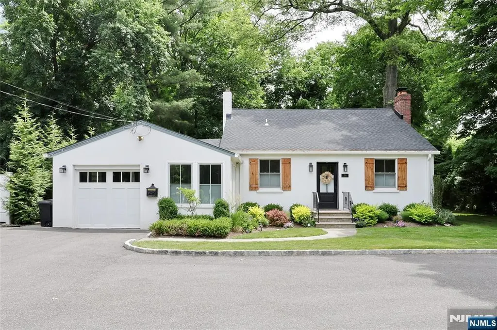 324 Godwin Avenue Wyckoff NJ 07481