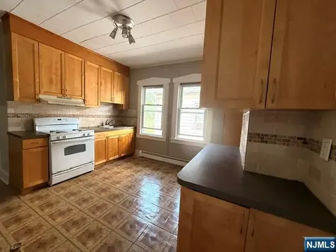 36 Demott Clifton NJ 07011