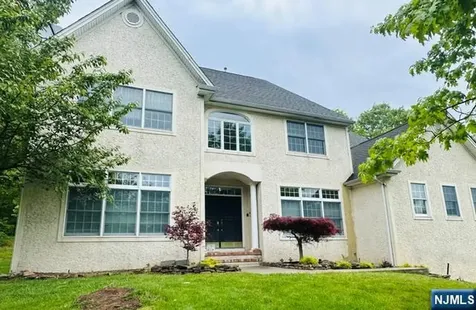 8 Pring Court West Orange NJ 07052
