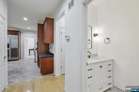8 Pring Court West Orange NJ 07052
