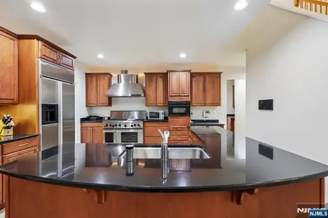 8 Pring Court West Orange NJ 07052