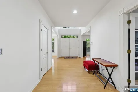 8 Pring Court West Orange NJ 07052