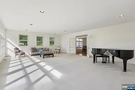 8 Pring Court West Orange NJ 07052