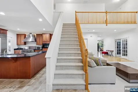 8 Pring Court West Orange NJ 07052