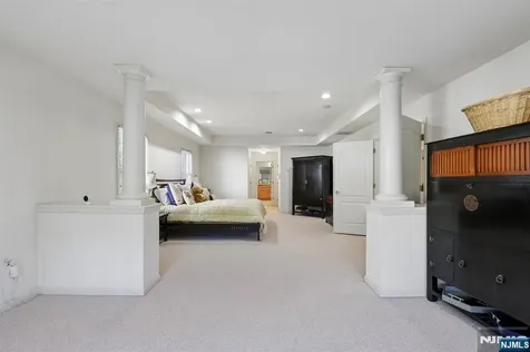 8 Pring Court West Orange NJ 07052