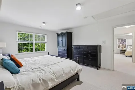 8 Pring Court West Orange NJ 07052