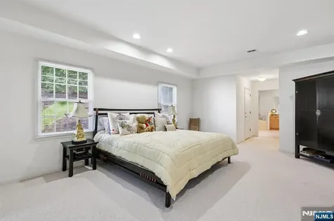 8 Pring Court West Orange NJ 07052