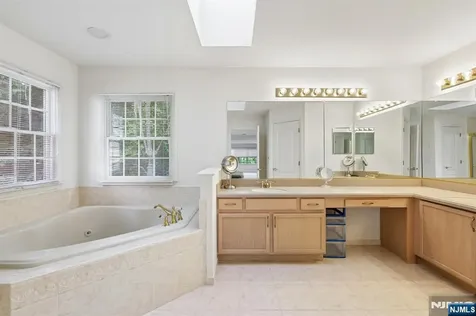 8 Pring Court West Orange NJ 07052