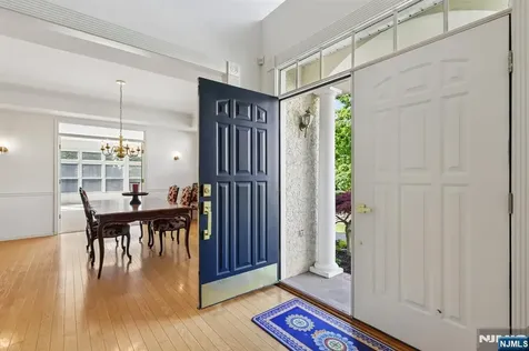 8 Pring Court West Orange NJ 07052