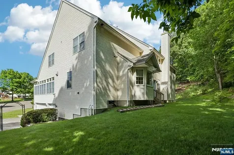 8 Pring Court West Orange NJ 07052