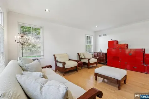 8 Pring Court West Orange NJ 07052