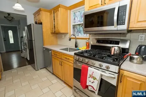16 Broad Avenue Paramus NJ 07652