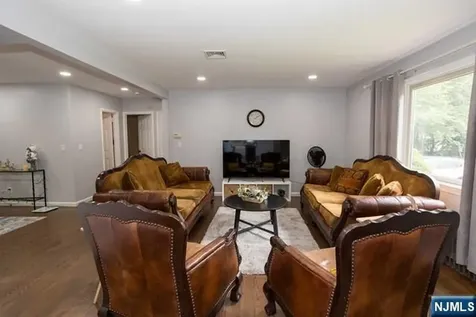16 Broad Avenue Paramus NJ 07652