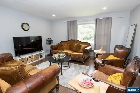 16 Broad Avenue Paramus NJ 07652