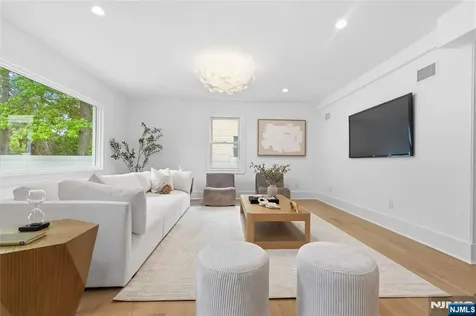 61 Surrey Lane Tenafly NJ 07670