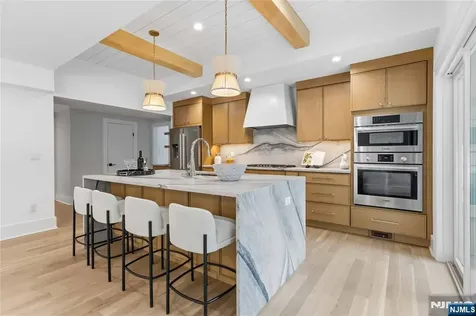 61 Surrey Lane Tenafly NJ 07670