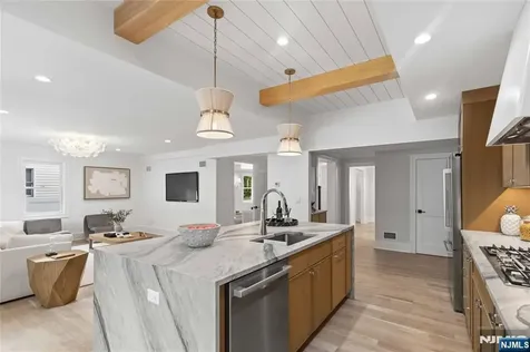 61 Surrey Lane Tenafly NJ 07670