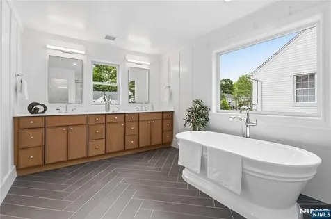 61 Surrey Lane Tenafly NJ 07670