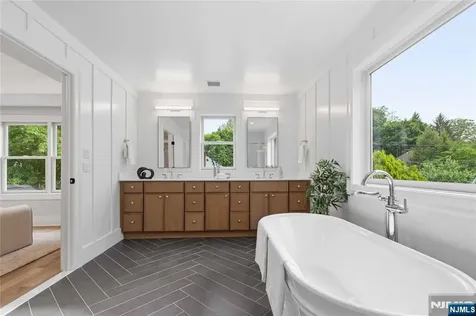 61 Surrey Lane Tenafly NJ 07670
