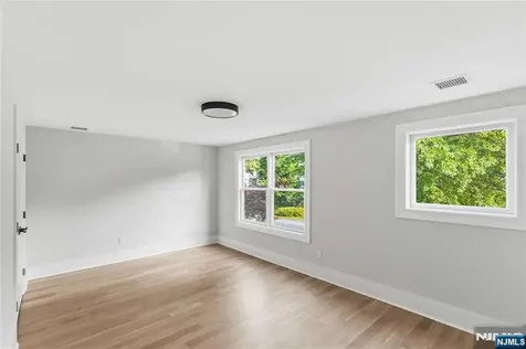 61 Surrey Lane Tenafly NJ 07670