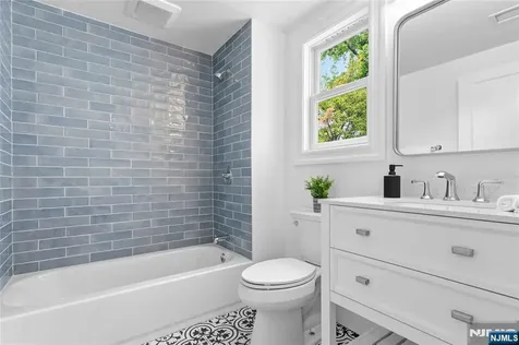 61 Surrey Lane Tenafly NJ 07670