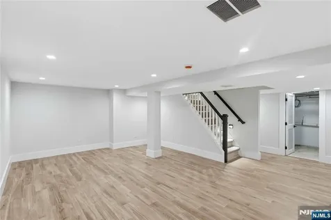 61 Surrey Lane Tenafly NJ 07670