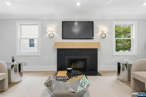 61 Surrey Lane Tenafly NJ 07670